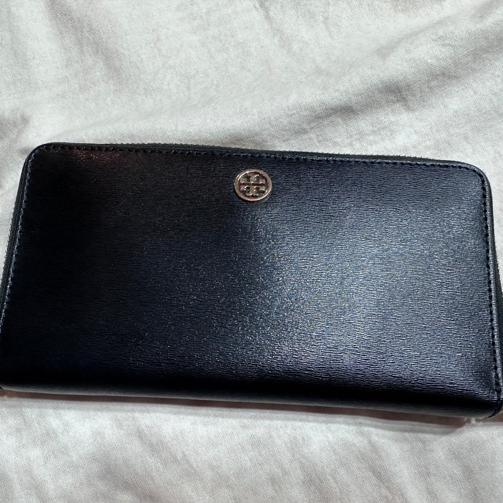 Tory Burch Full Size Wallet | Zip Wallet | Wristlet